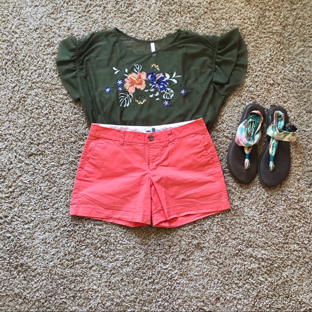 Old Navy 3” coral shorts